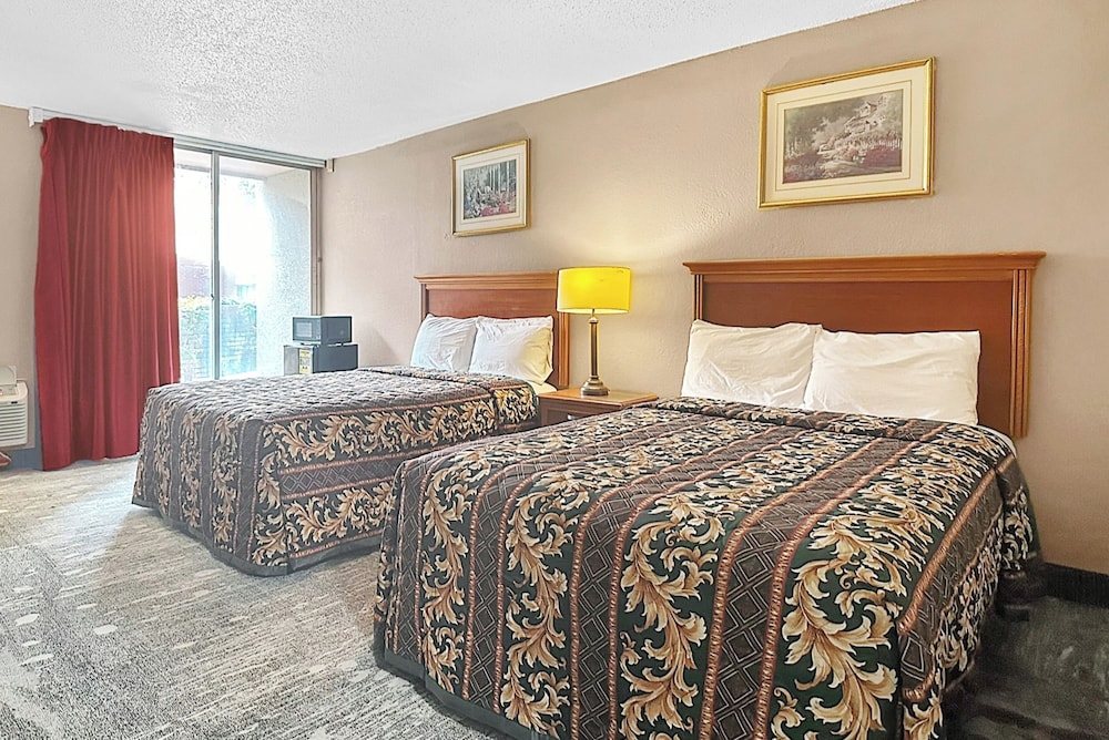 2 Queen Beds Non-Smoking