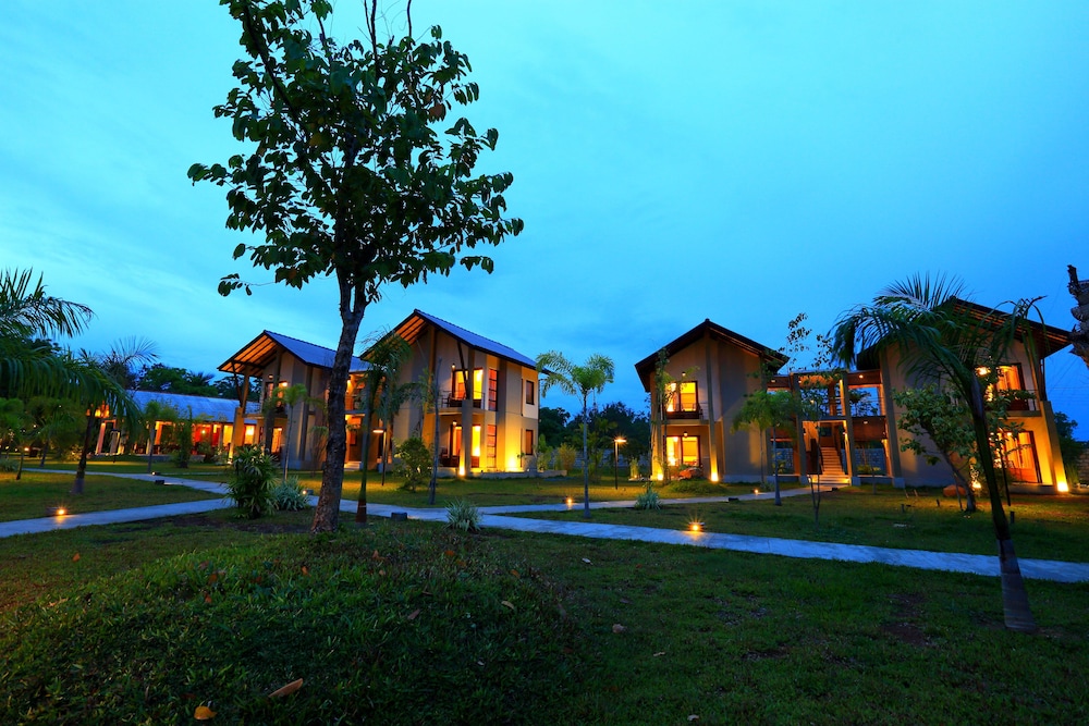 Chaarya Resort Spa By Chandrika 7/60