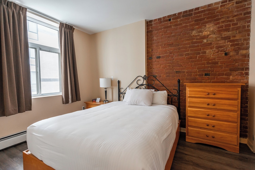 1 BEDROOM, SUITE