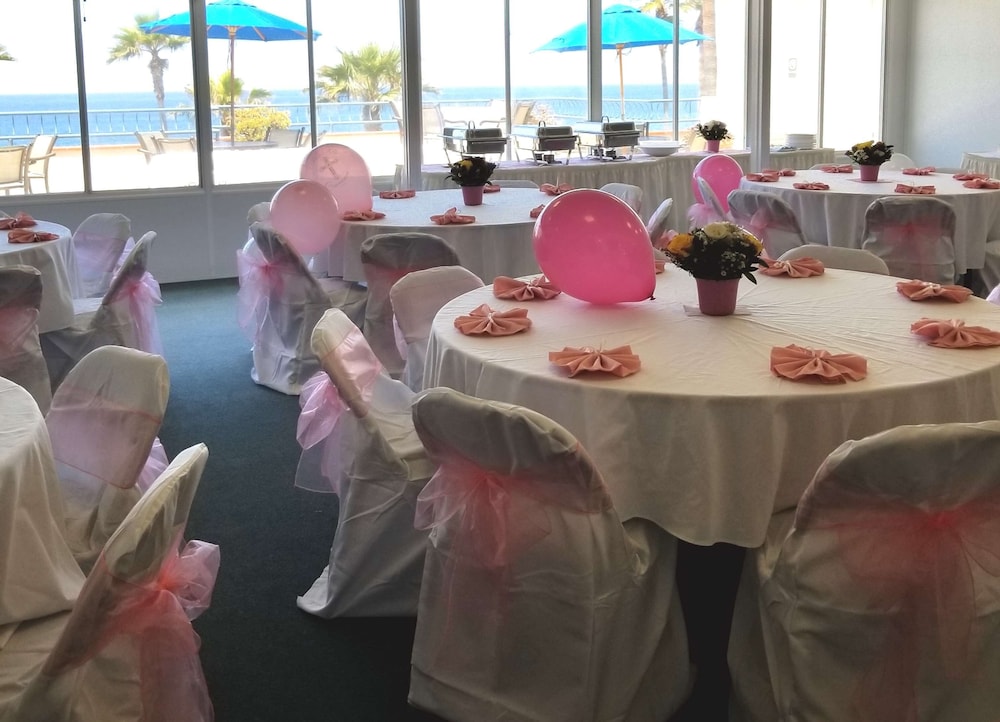 Tamarack Beach Resort Hotel 48/65