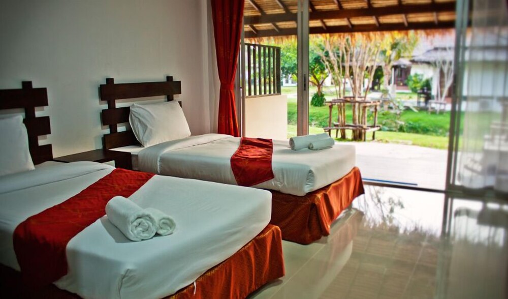 Nana Beach Hotel 44/80