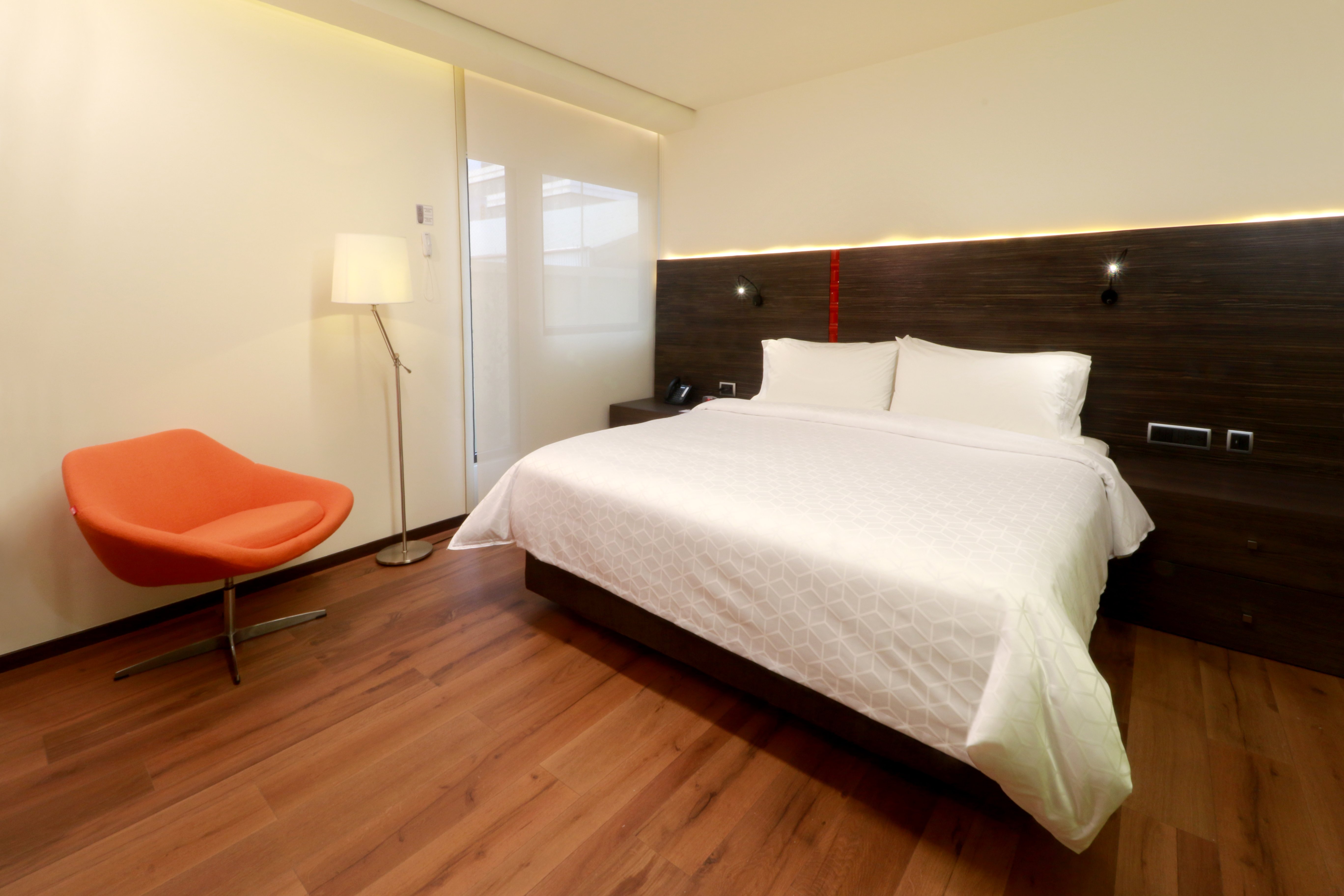 Feature, Suite