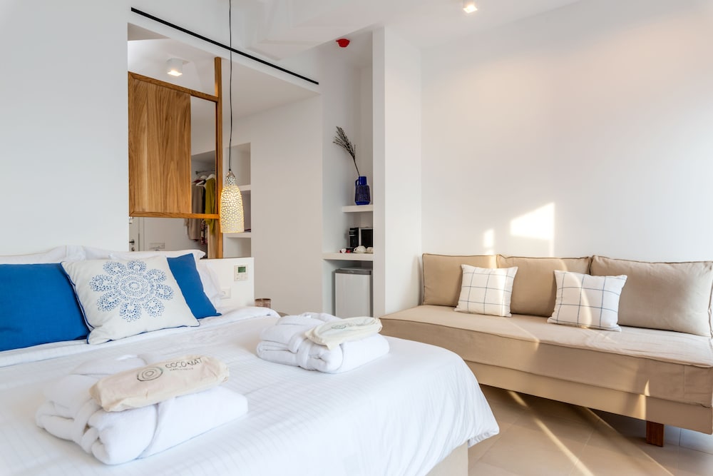 Bluetopia Suites 8/42