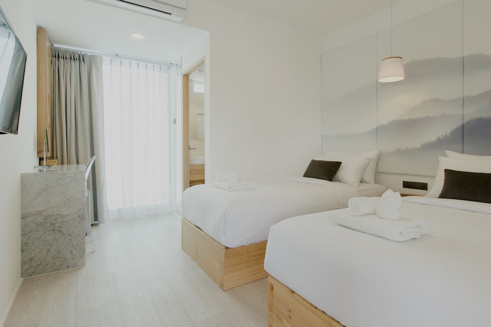 ROOM, TWIN BEDS