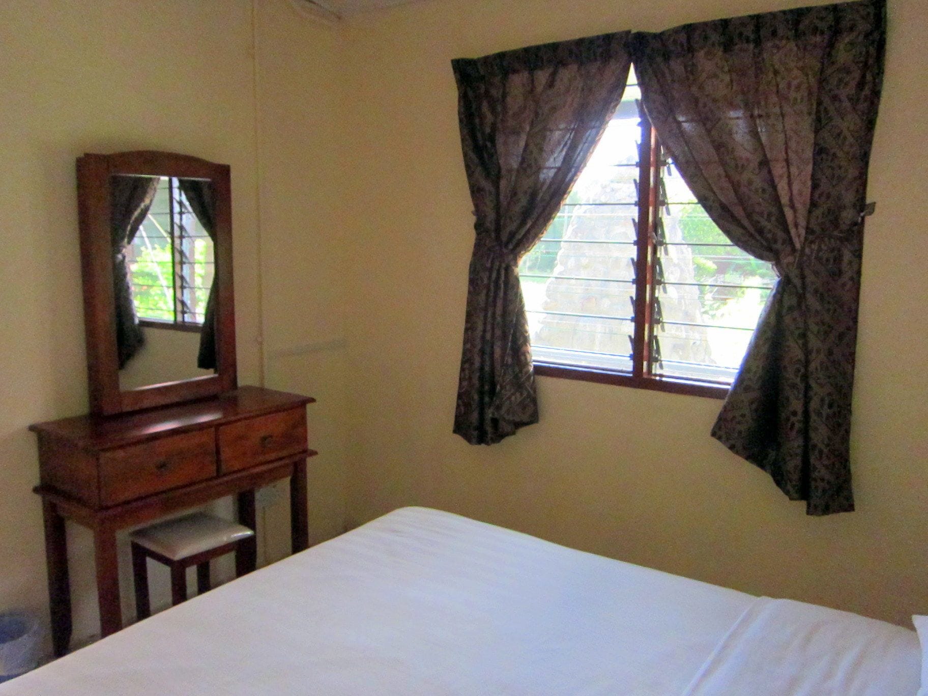 Willies, House, 1 Queen and 2 Bunk Beds