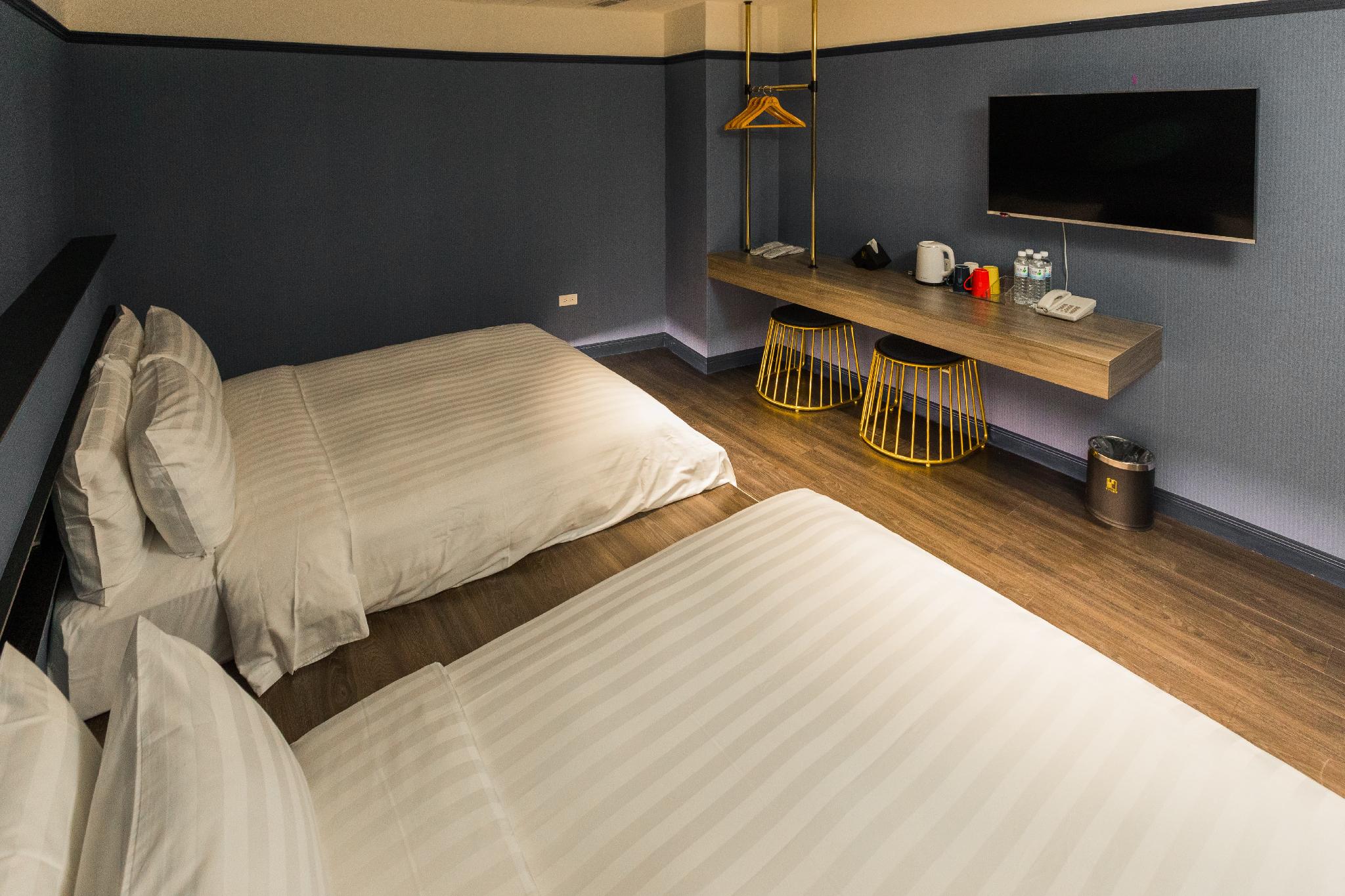 Standard, Quadruple, 2 Double Beds, No Window