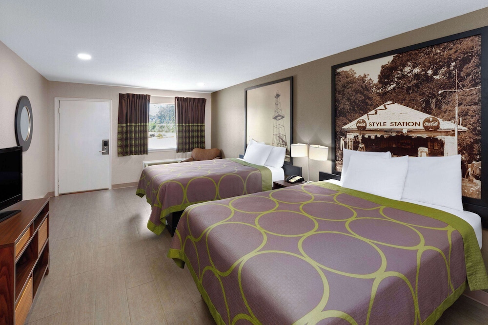 room, 2 queen beds, smoking