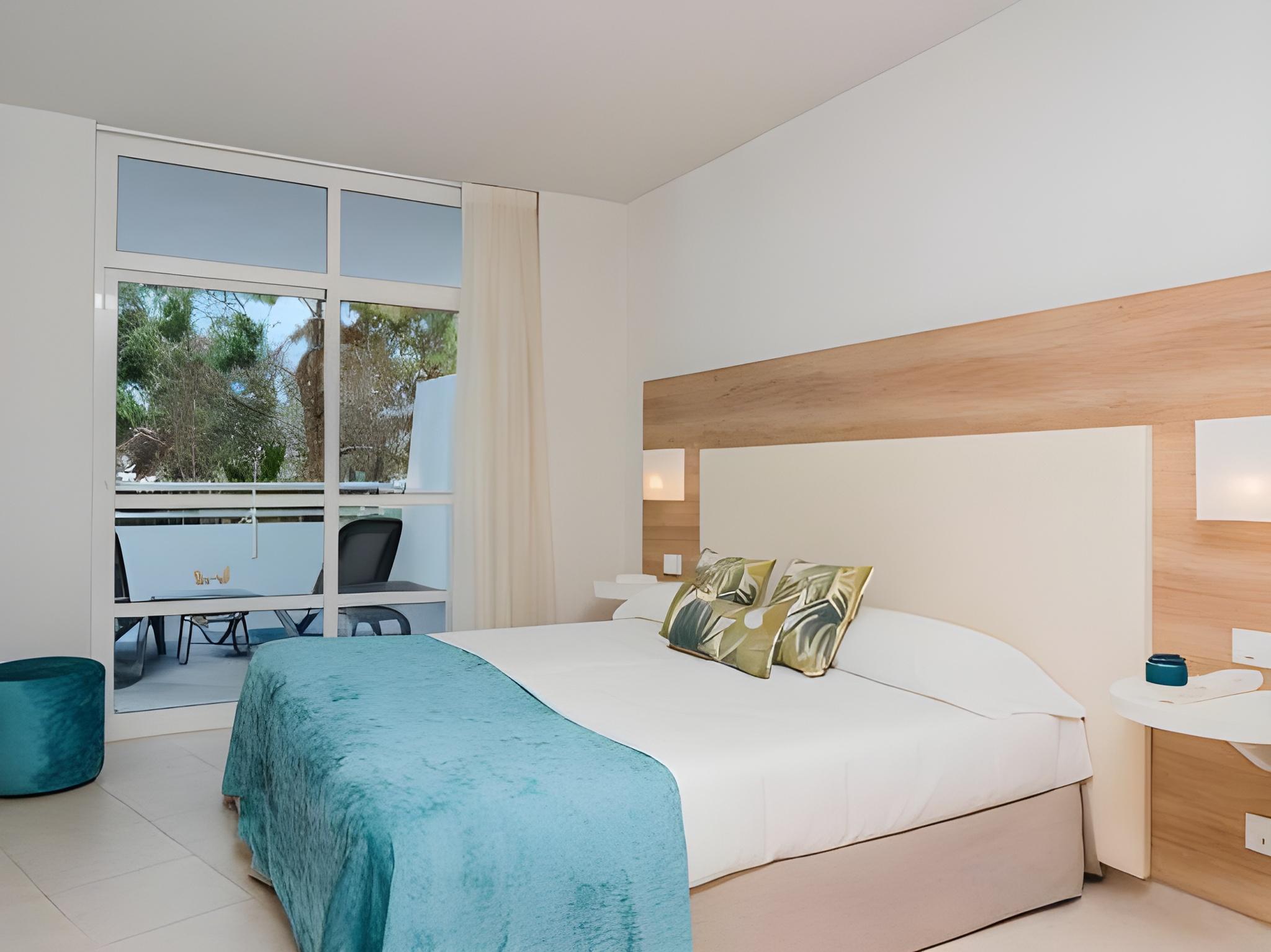 2 Bedrooms, Suite, Golf Course View, Balcony