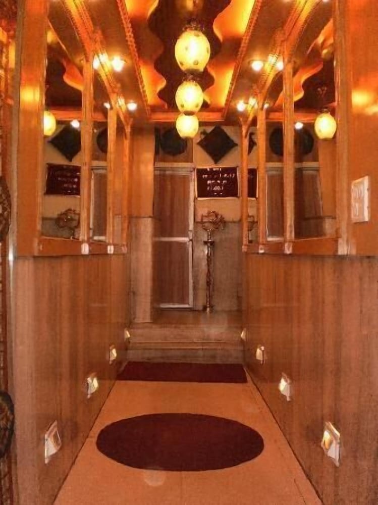 LALS HAVELI 12/47
