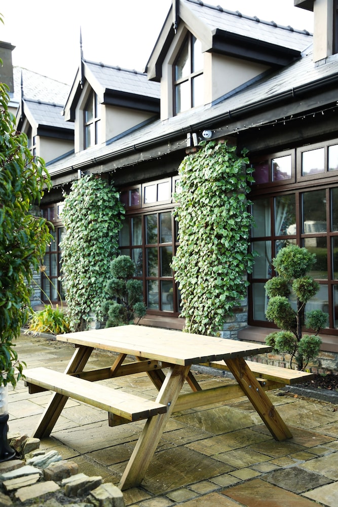 Mulroy Woods Hotel 34/36