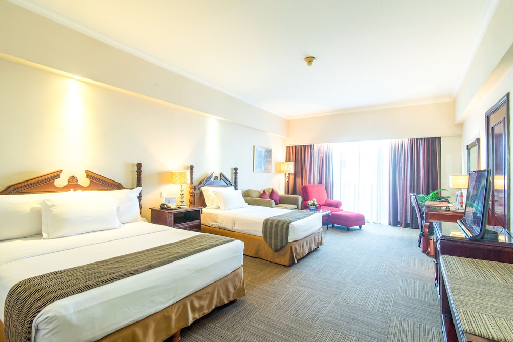 Sunlake Waterfront Resort and Convention 23/56