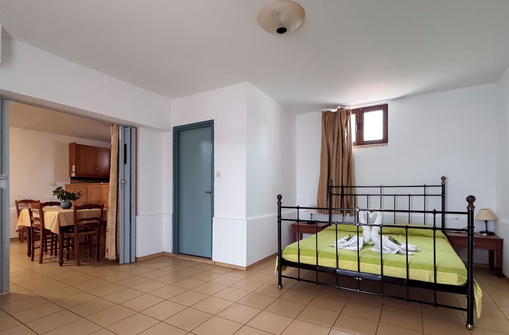 ECONOMY, APARTMENT, DOUBLE BED, 2 SOFA