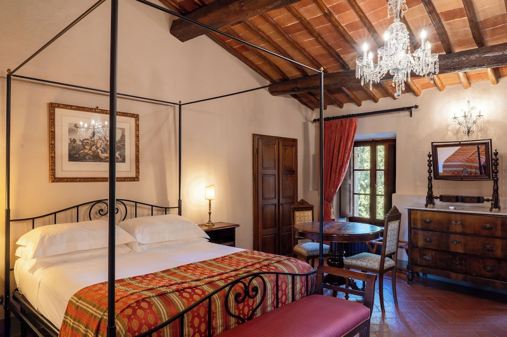 CASTLE, SUITE