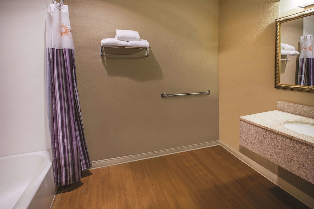 La Quinta Inn Indianapolis North at Pyramids 14/43