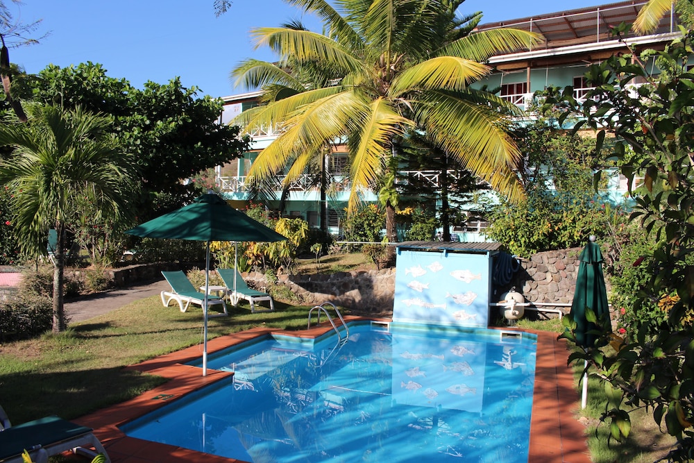 Tamarind Tree Hotel and Restaurant 48/50
