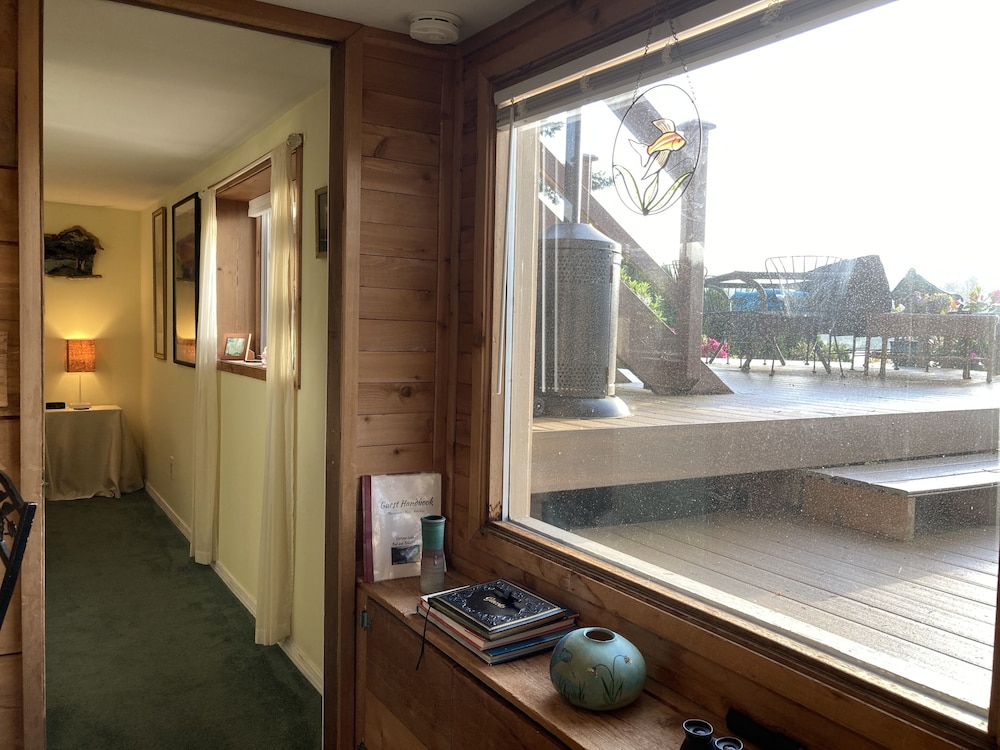 Cottage Lake Bed And Breakfast 50/50