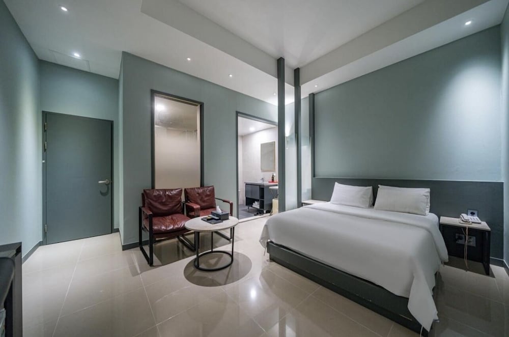 Suwon Station Myeongjak Hotel 17/57