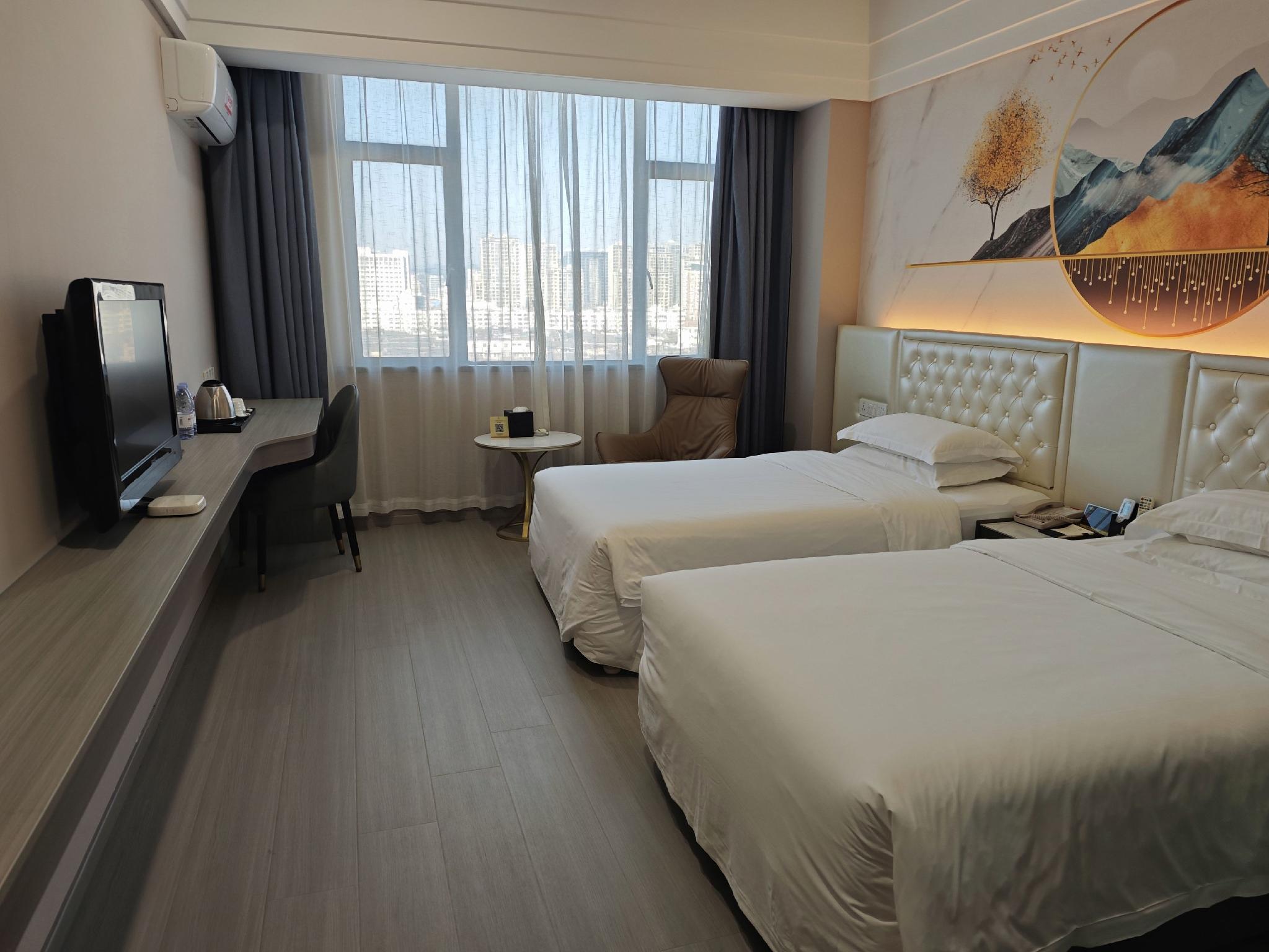 Romantic Hotel 9/41