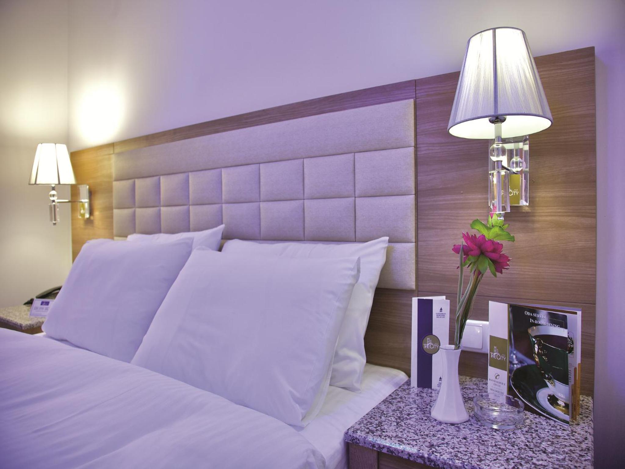The City Hotel 25/47