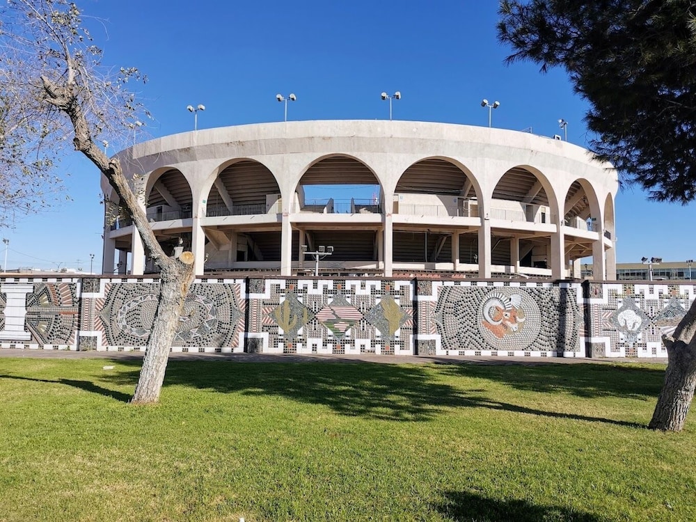 Colonial Mexicali 66/69
