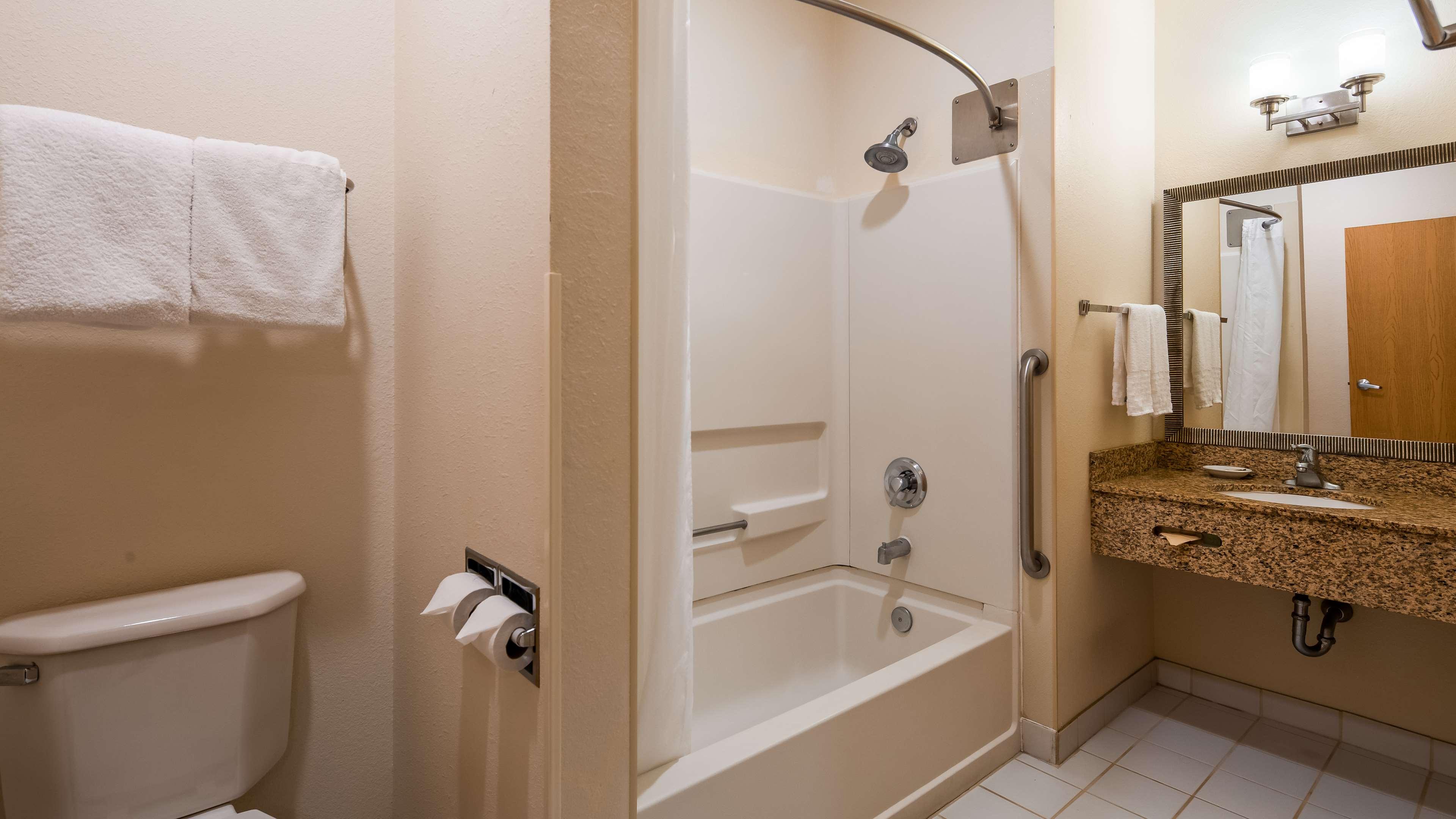 غرفة بسرير كوين لذوي الإعاقة، Best Western Plus Peoria 5/6
