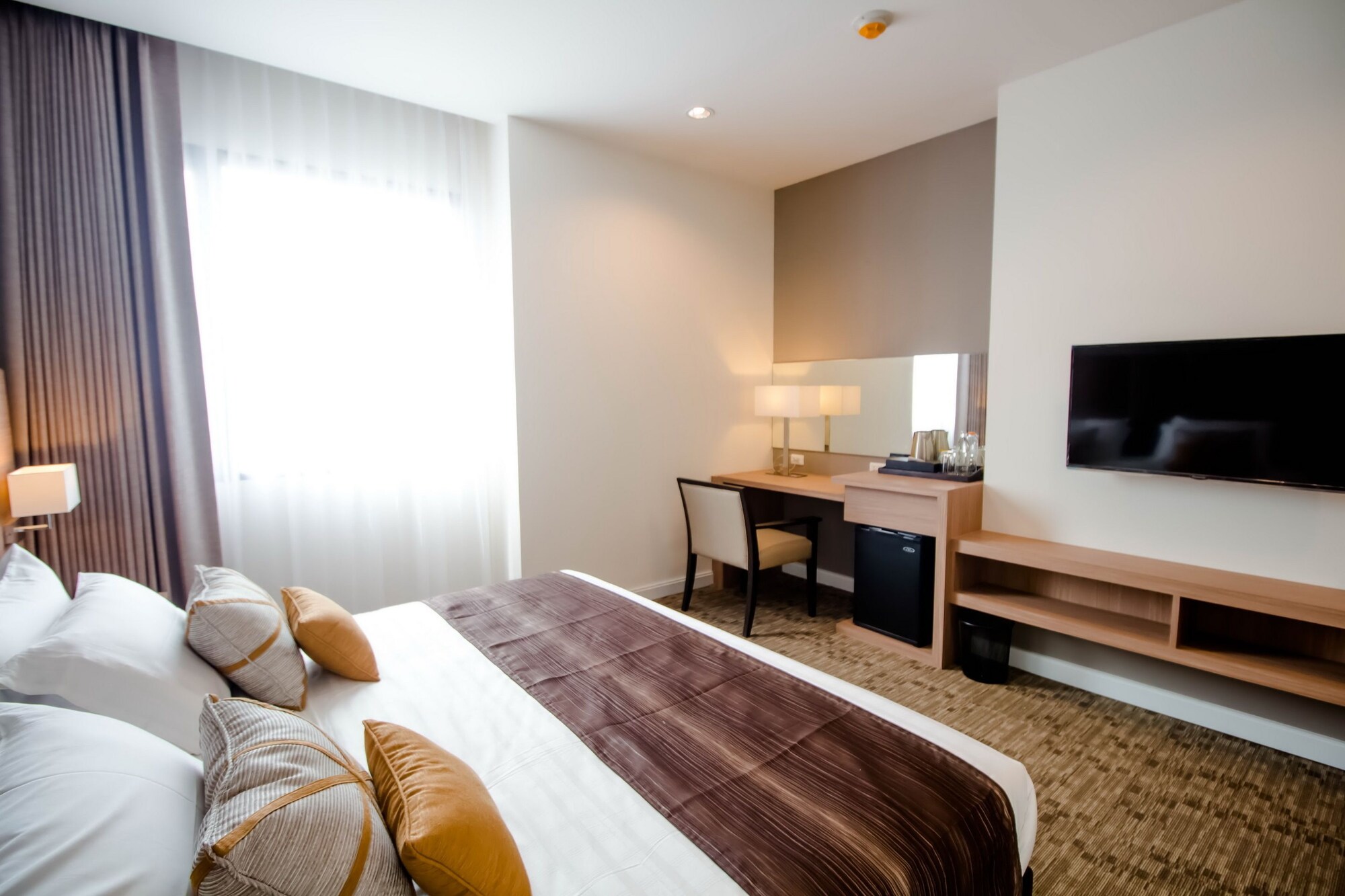 SUPERIOR, KING BED