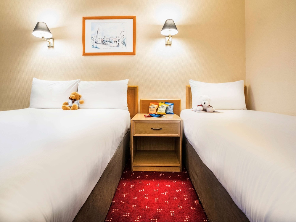 RENOVATED, SUPERIOR, TRIPLE, TWIN BEDS, SOFA