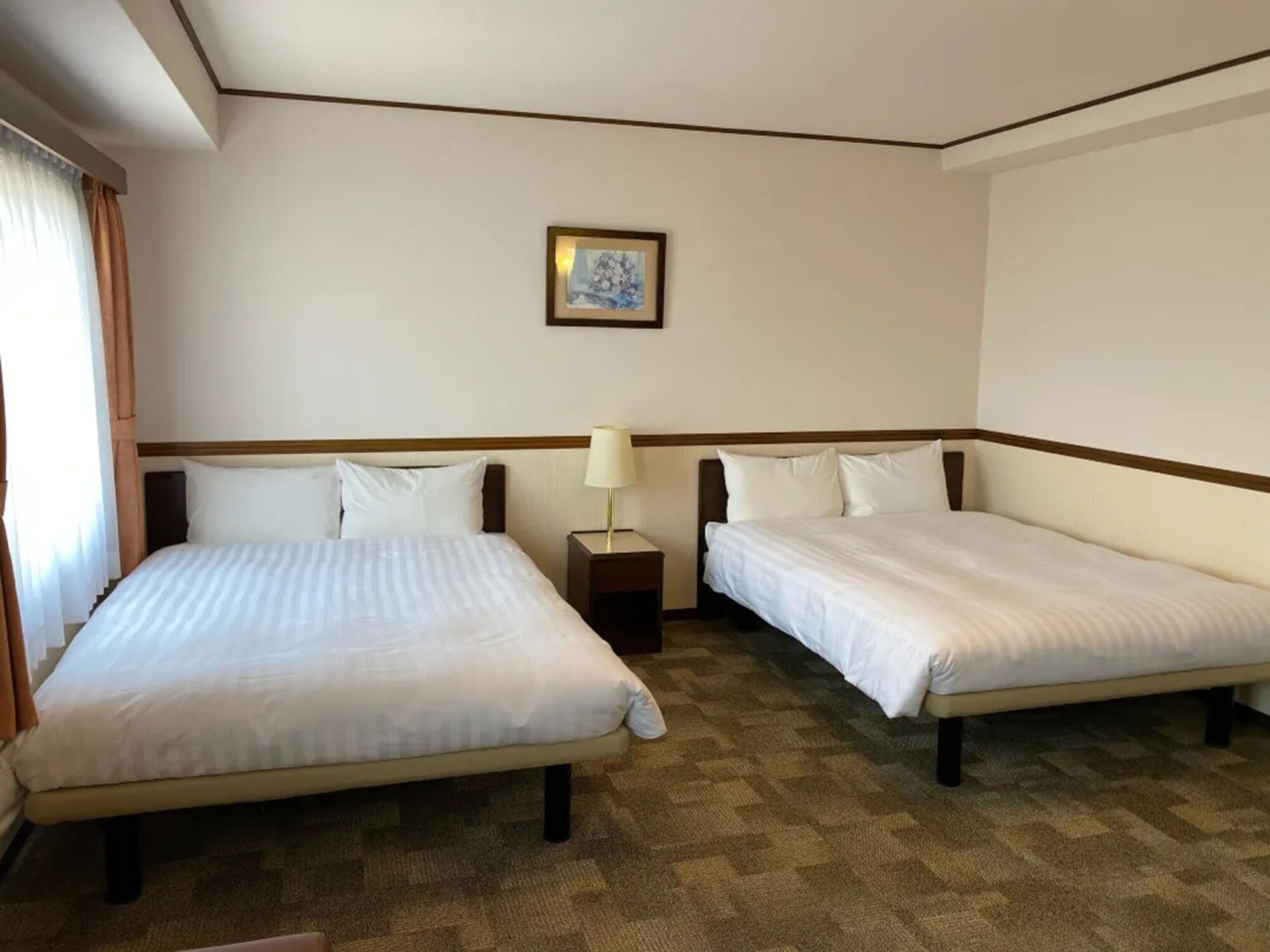 DELUXE, TWIN BEDS, SMOKING