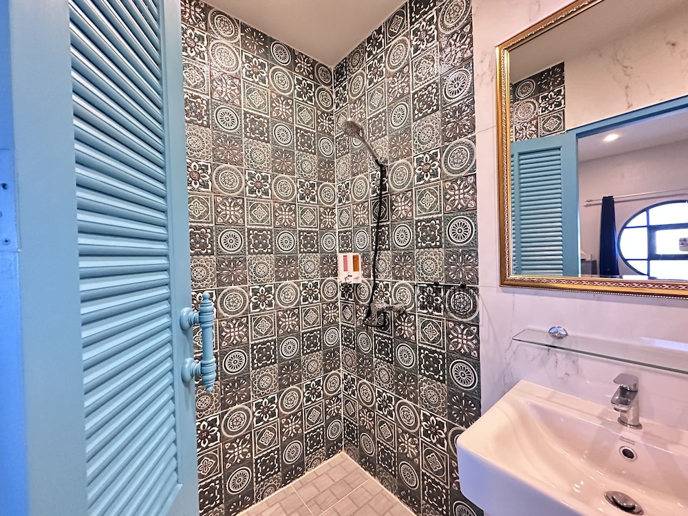 The Luna Hostel 50/50