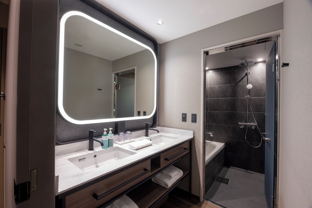 NOVOTEL NARA 83/84