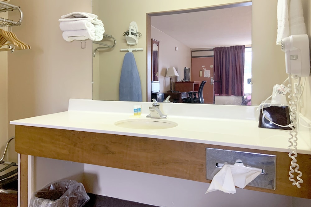 Paris Inn and Suites 12/40