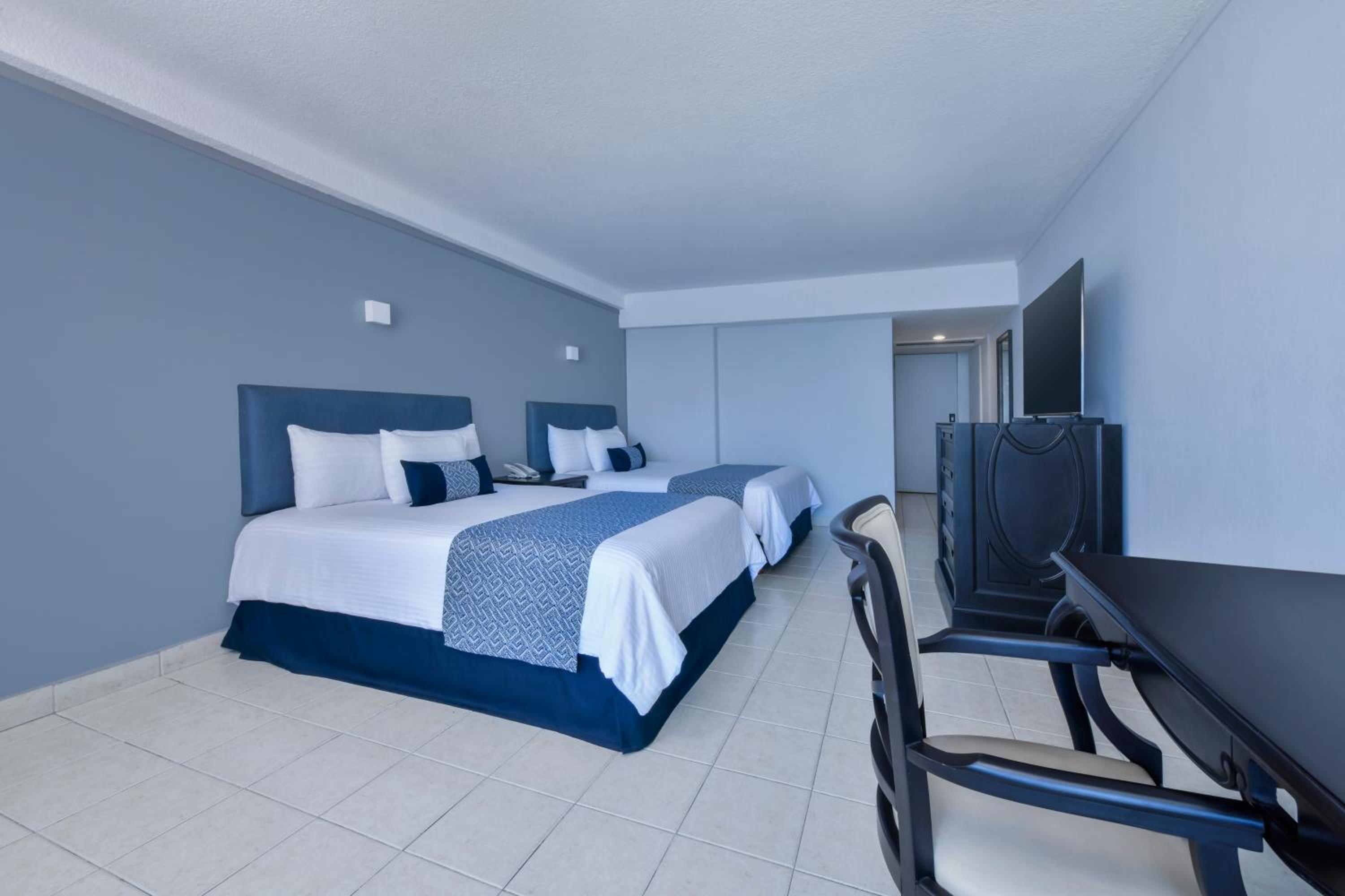 Room, 2 Double Beds, Mountain View