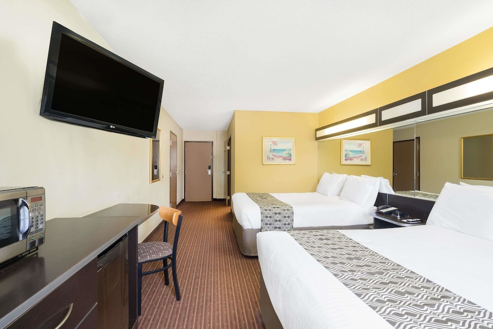 Microtel Inn & Suites by Wyndham Bowling Green 6/30