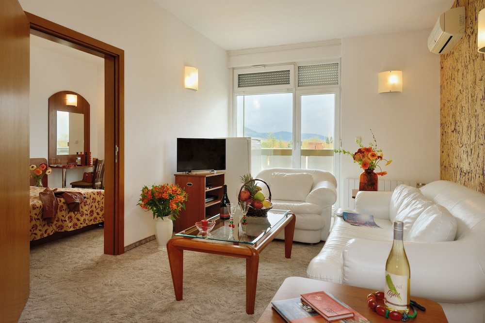 Augusta SPA Hotel 48/72