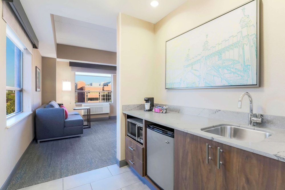 Hampton Inn Suites Pittsburgh Downtown 40/47