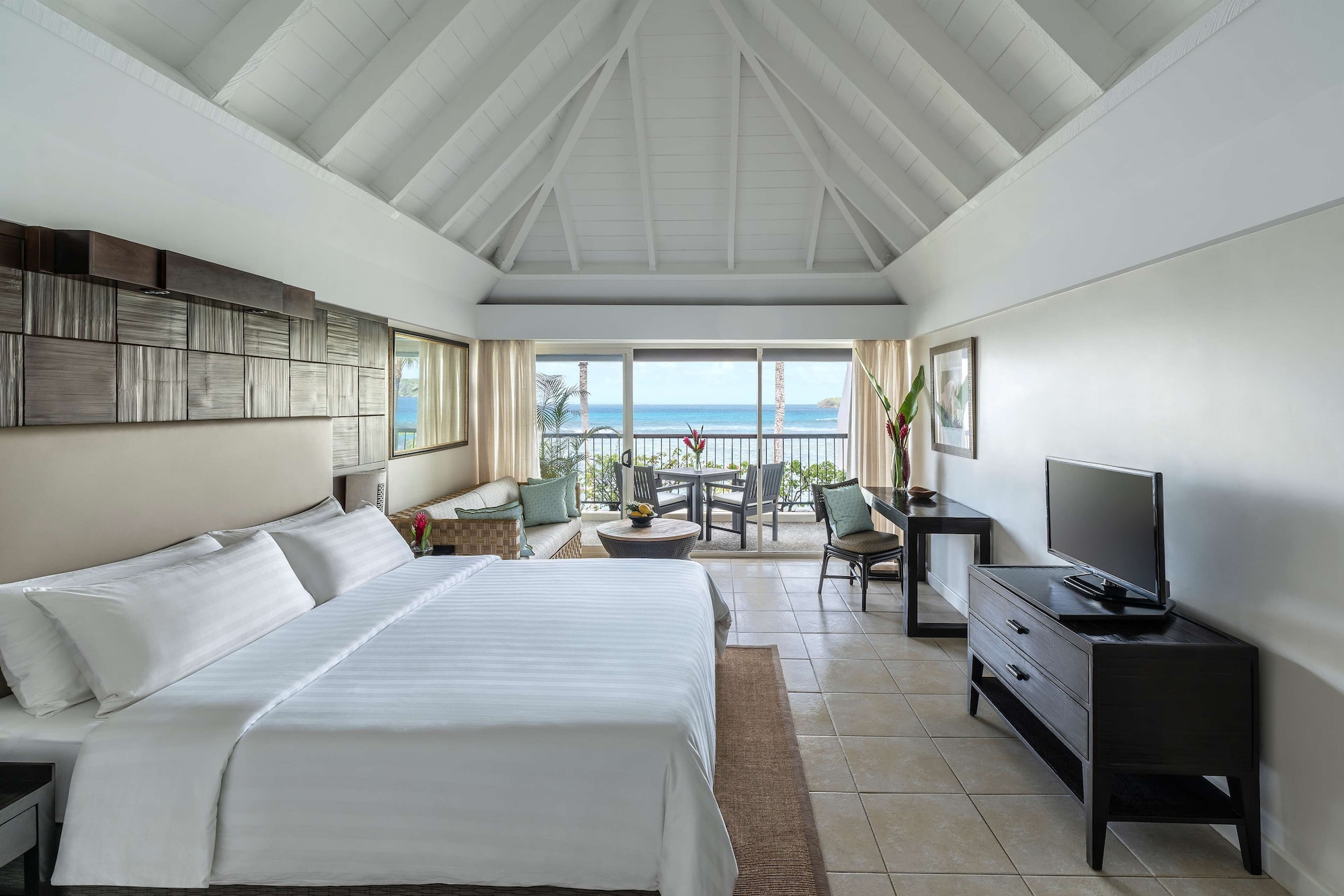 Ocean, Deluxe, King Bed, Sofa