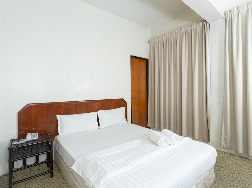 OYO 89619 De Choice Hotel 10/23