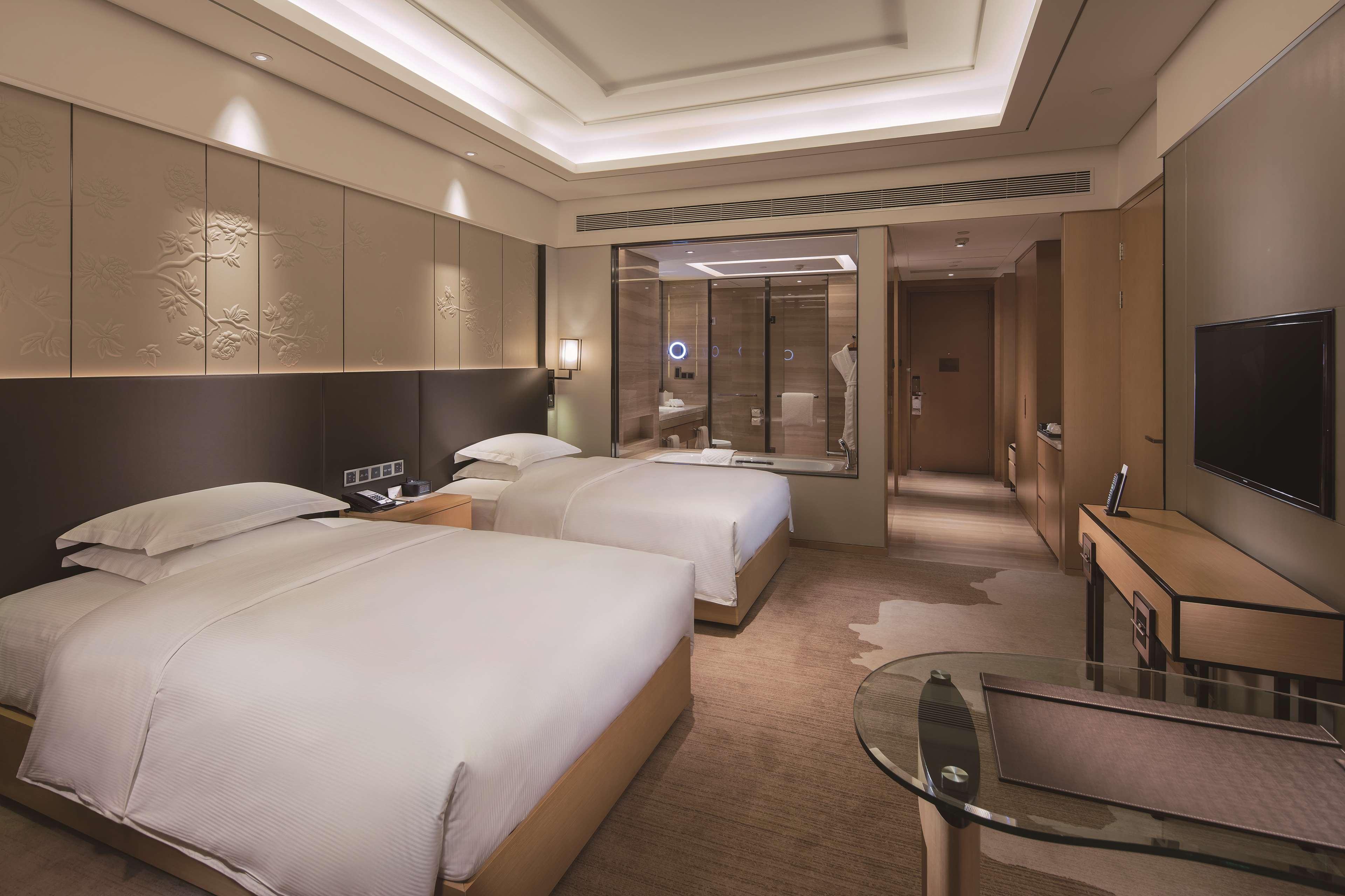 Deluxe, Twin Beds