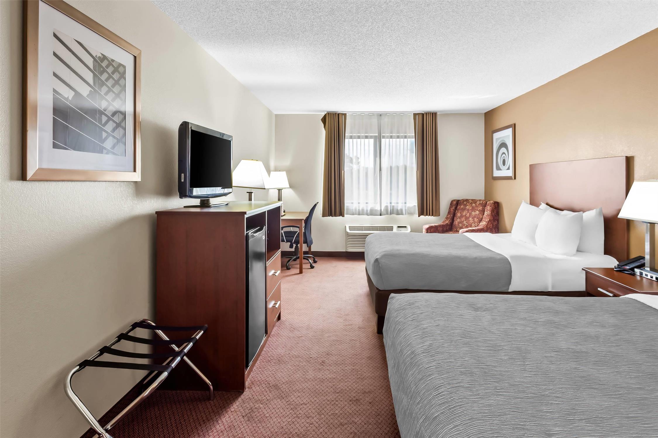 Quality Inn Sawyer, MI 14/35