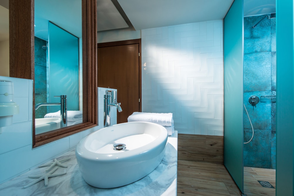 Anesis Blue Boutique Hotel 37/39