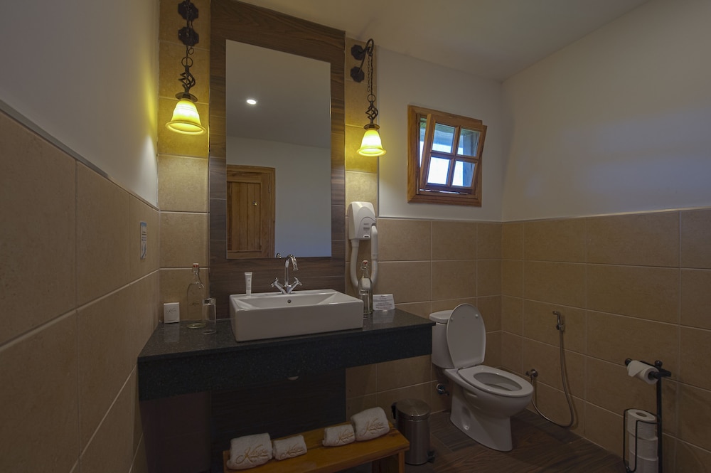 Karibu Camps and Lodges Lions Paw Ngorongoro 67/68