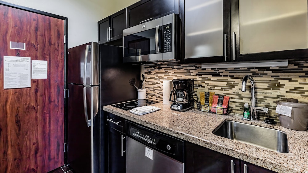 Staybridge Suites Laredo International Airport 40/42
