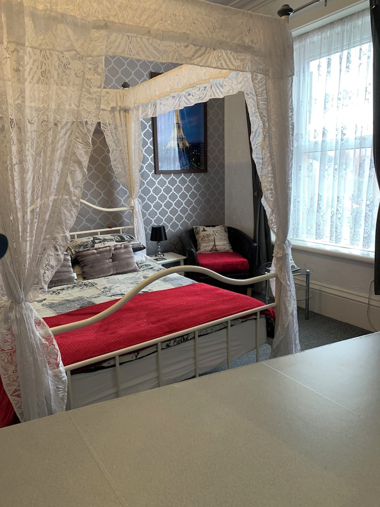 Four Poster, Double Bed