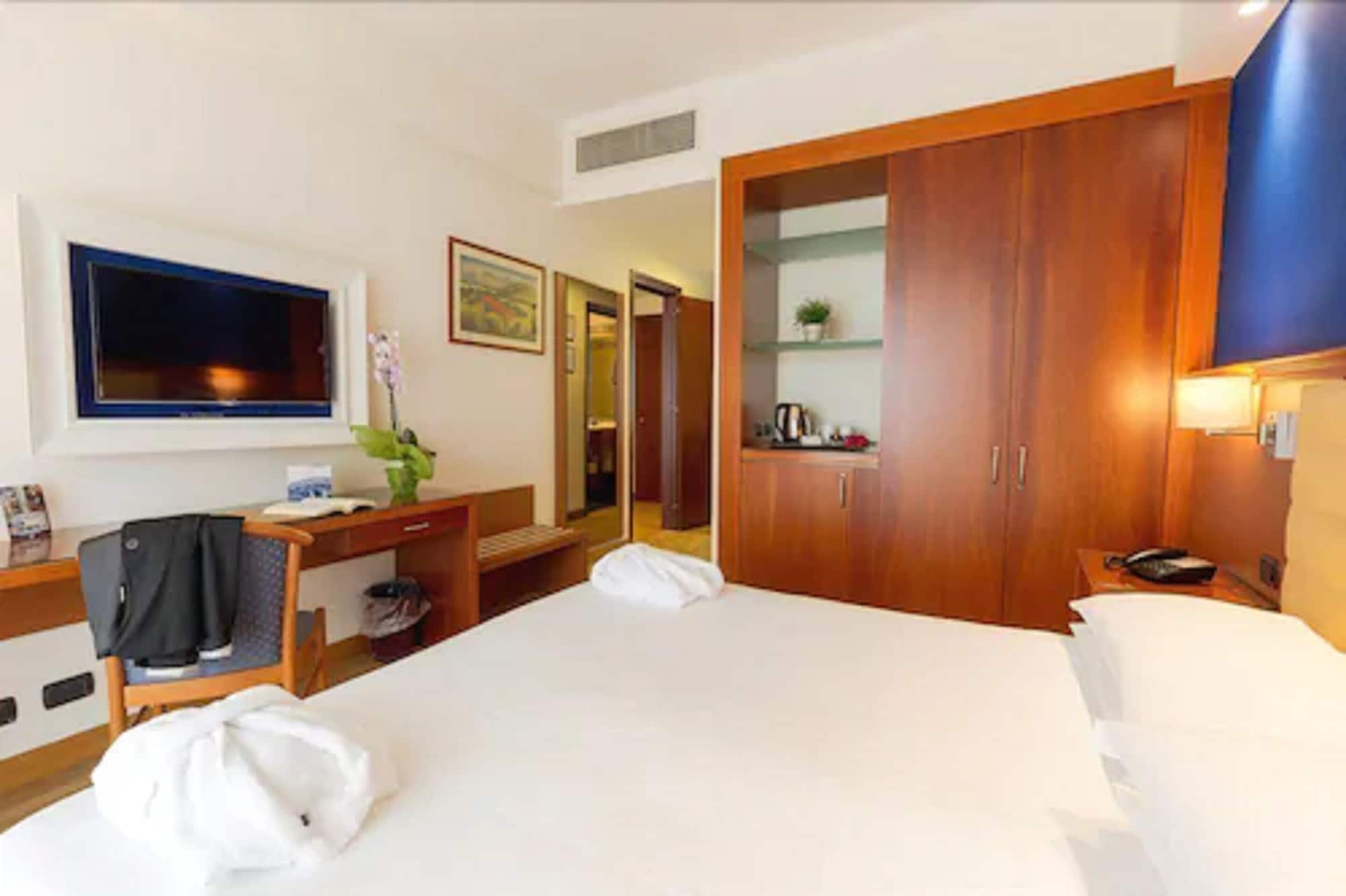 CLASSIC, DOUBLE OR TWIN BED