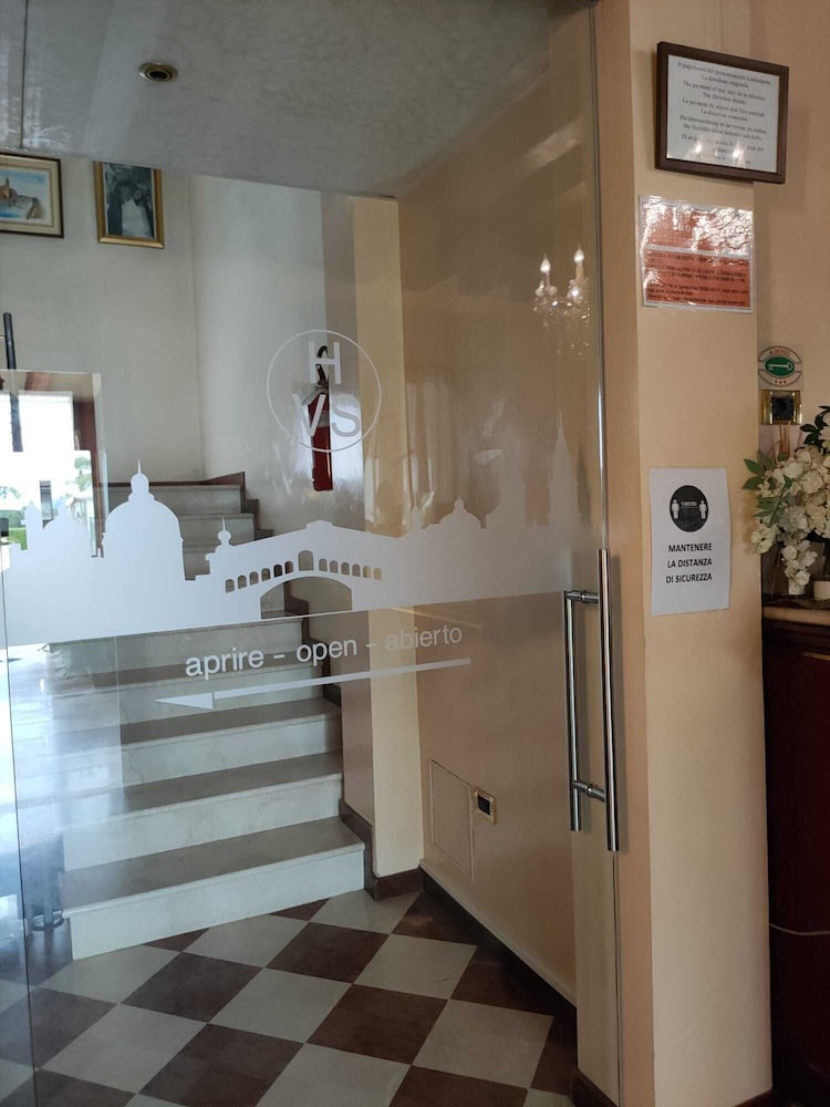 Hotel Villa Sara 4/60