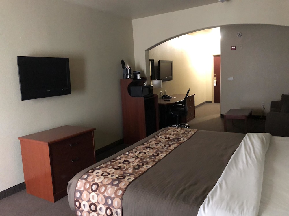 Best Western Sea World/Lackland AFB NW Hotel Suites 13/50