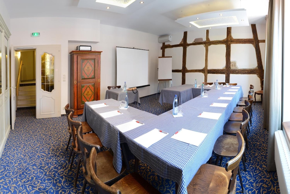 HOTEL DE LA CLOCHE 34/46