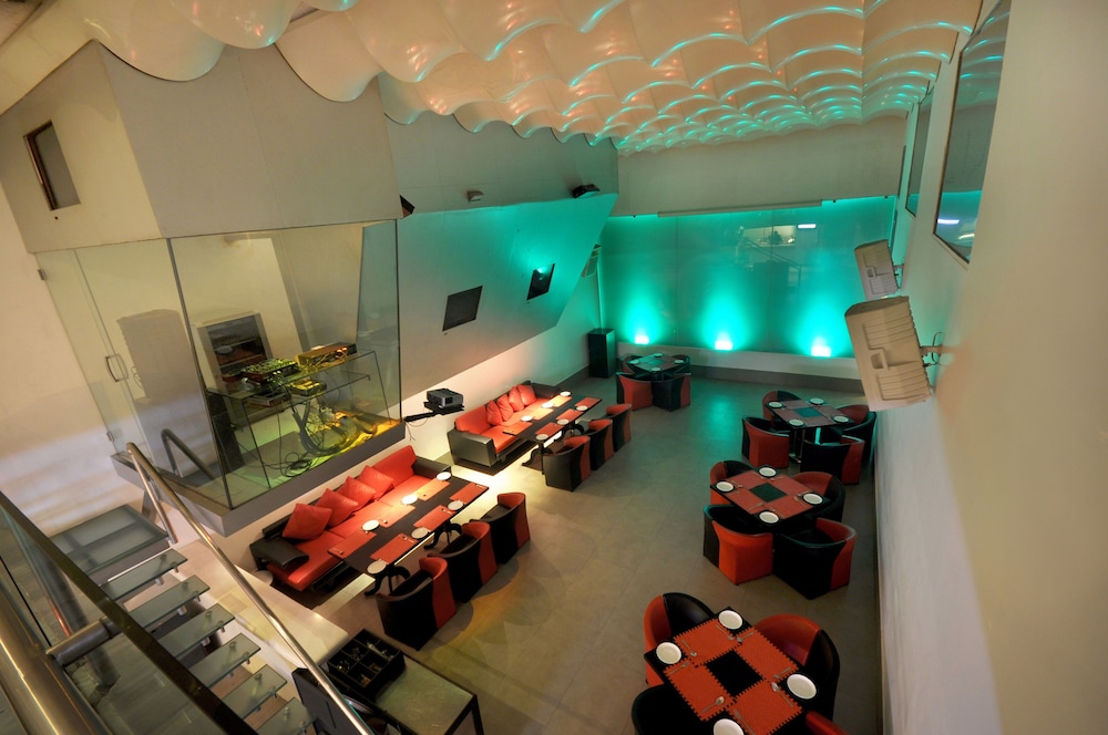 The Central Court Hotel 36/43