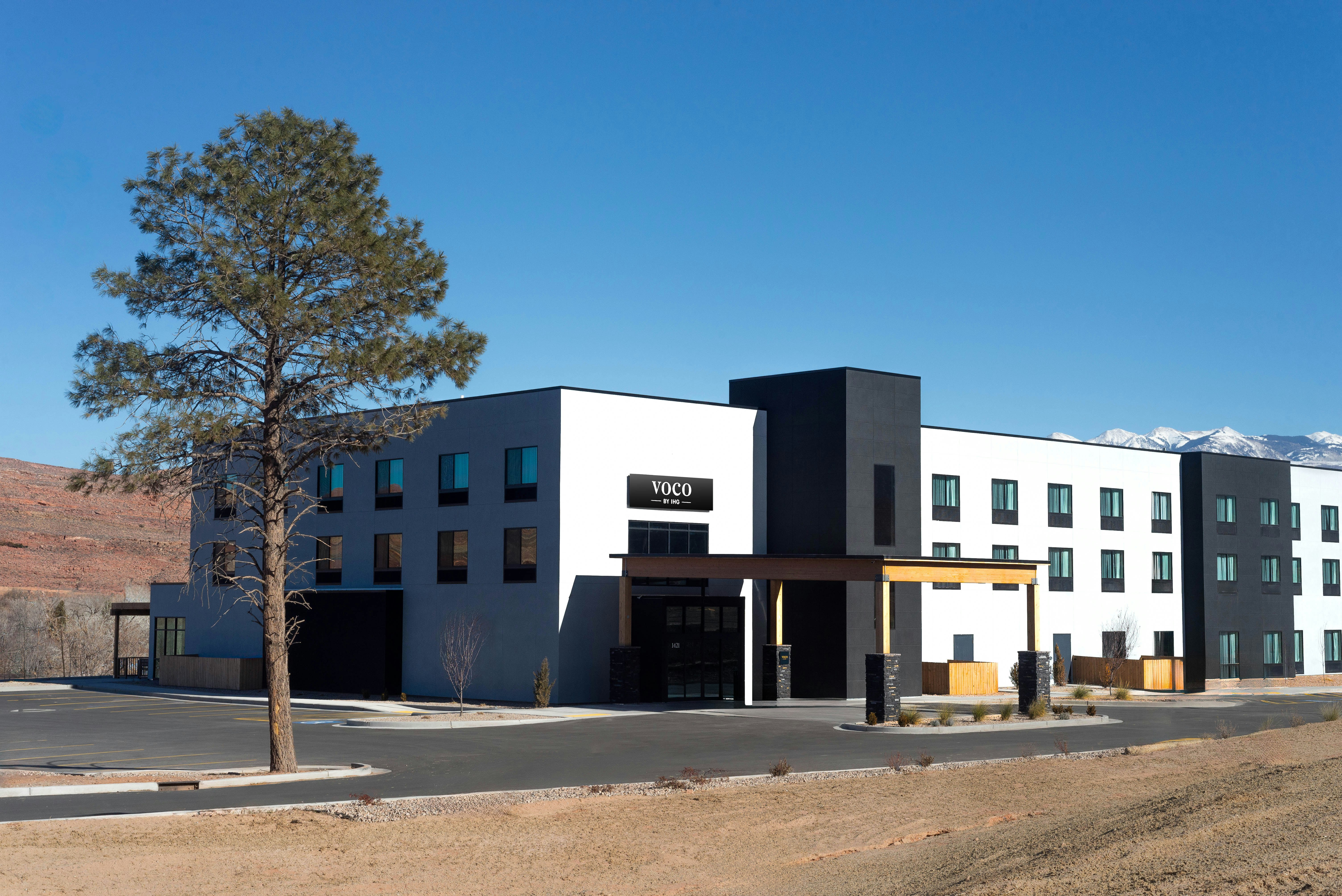 Country Inn & Suites by Radisson, near Arches National Park, Moab, UT 2/39