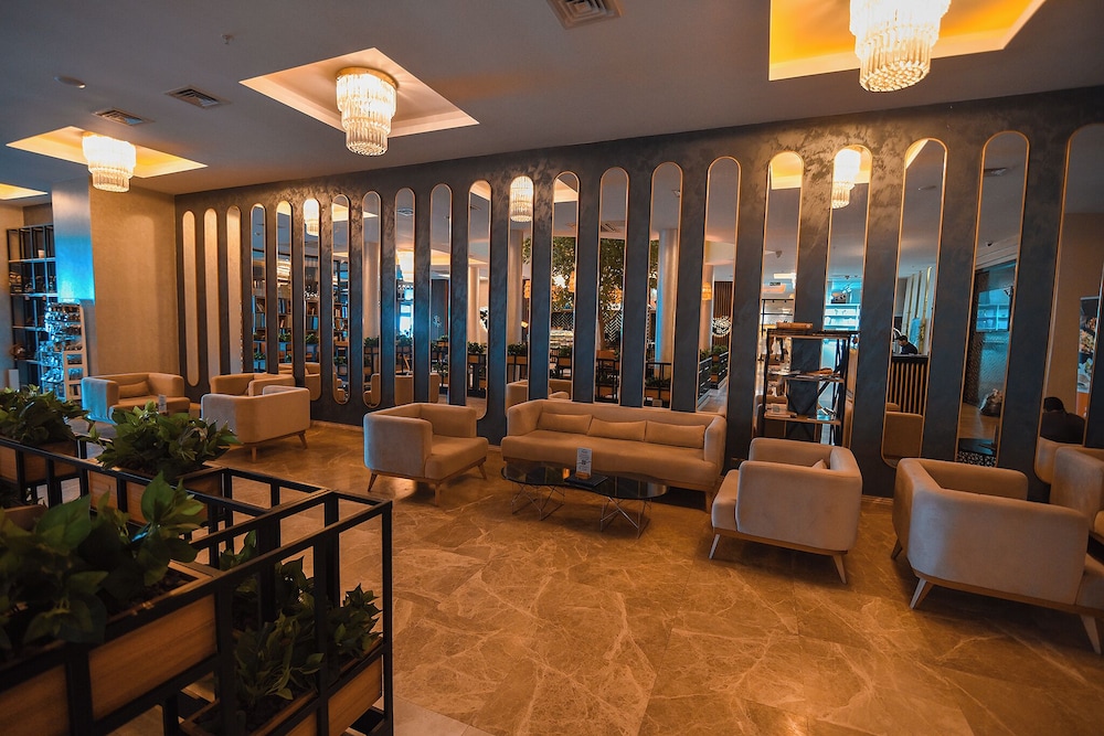 Royal Comfort Hotel 32/50